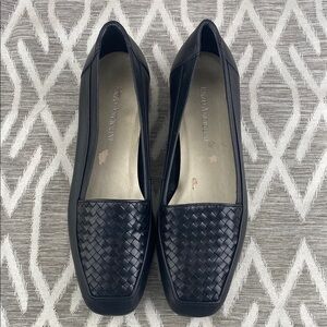 Enzo Angiolini Black Slip-On Loafers with Woven Texture Size: 6M